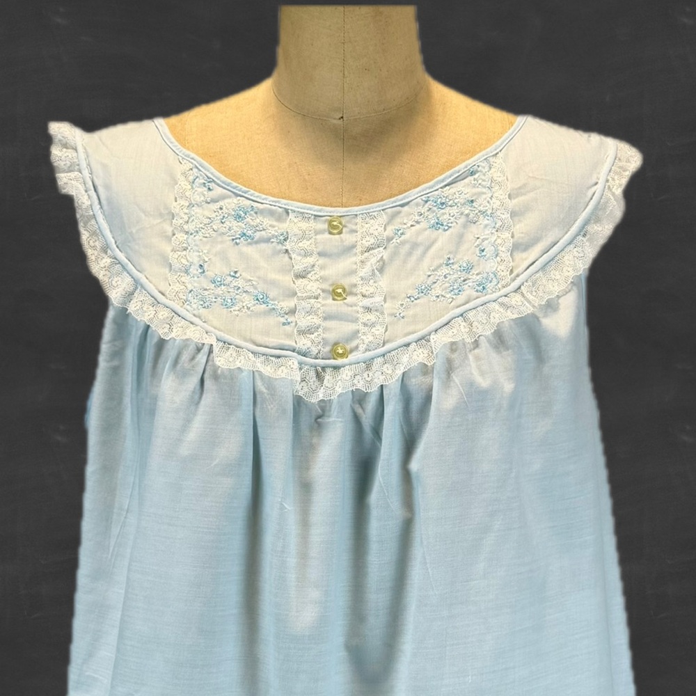 VINTAGE MCM powder pastel‎ blue babydoll pajama top nightshirt lace floral 60s